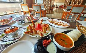 Opulence Inn - 500 Meters From Railway Station