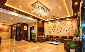 Opulence Inn - 500 Meters From Railway Station